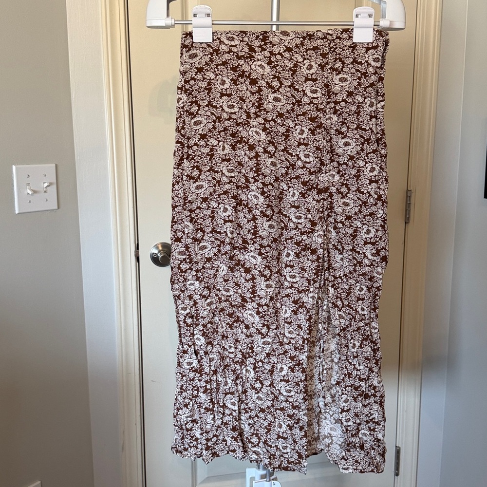 American Eagle Brown and White Floral Skirt